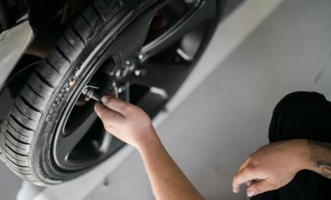 Calibragem correta dos pneus pode melhorar o desempenho do carro